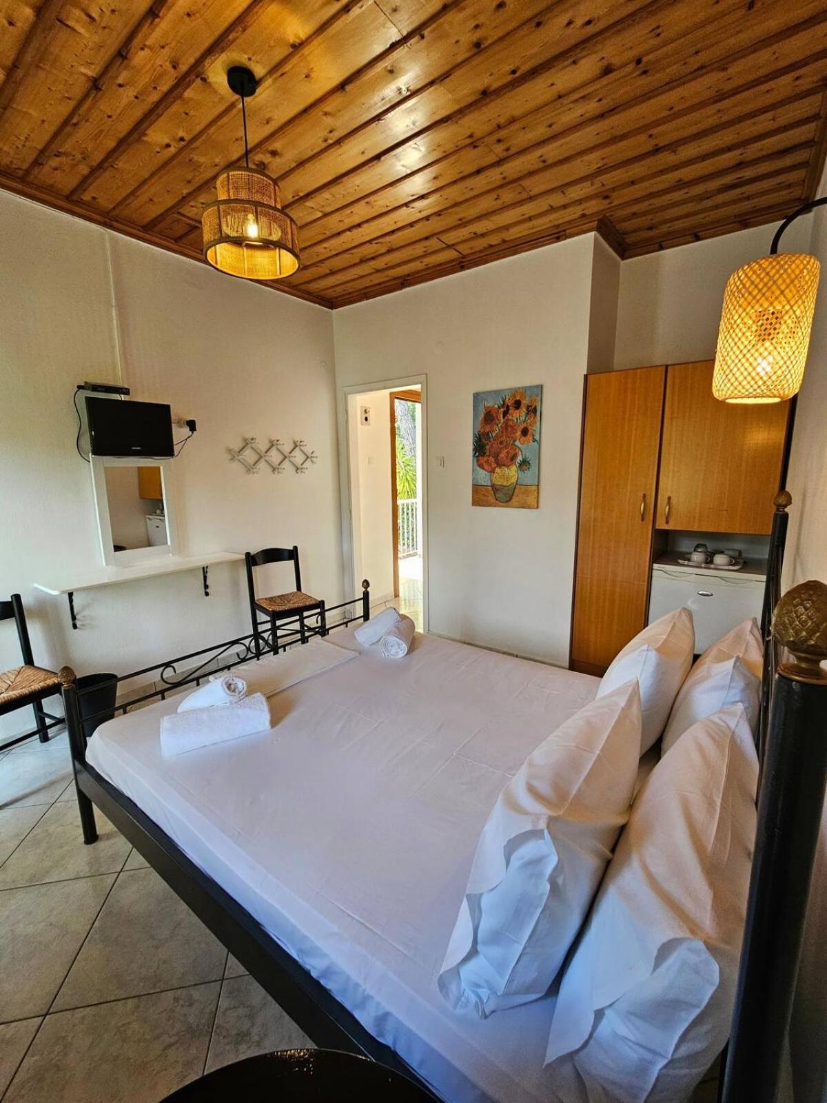 The Pine Trees Aparthotel Agnontas Bagian luar foto